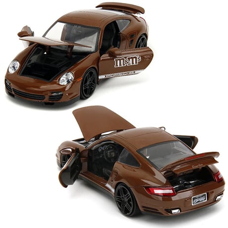 1:24 M&M'S 2007 PORSCHE 911 TURBO w/ BROWN FIGURE