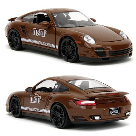 1:24 M&M'S 2007 PORSCHE 911 TURBO w/ BROWN FIGURE
