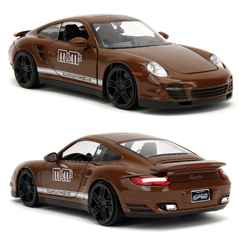 1:24 M&M'S 2007 PORSCHE 911 TURBO w/ BROWN FIGU...