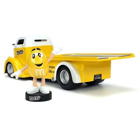 1:24 M&M'S 1947 FORD COE FLATBED w/YELLOW FIGURE