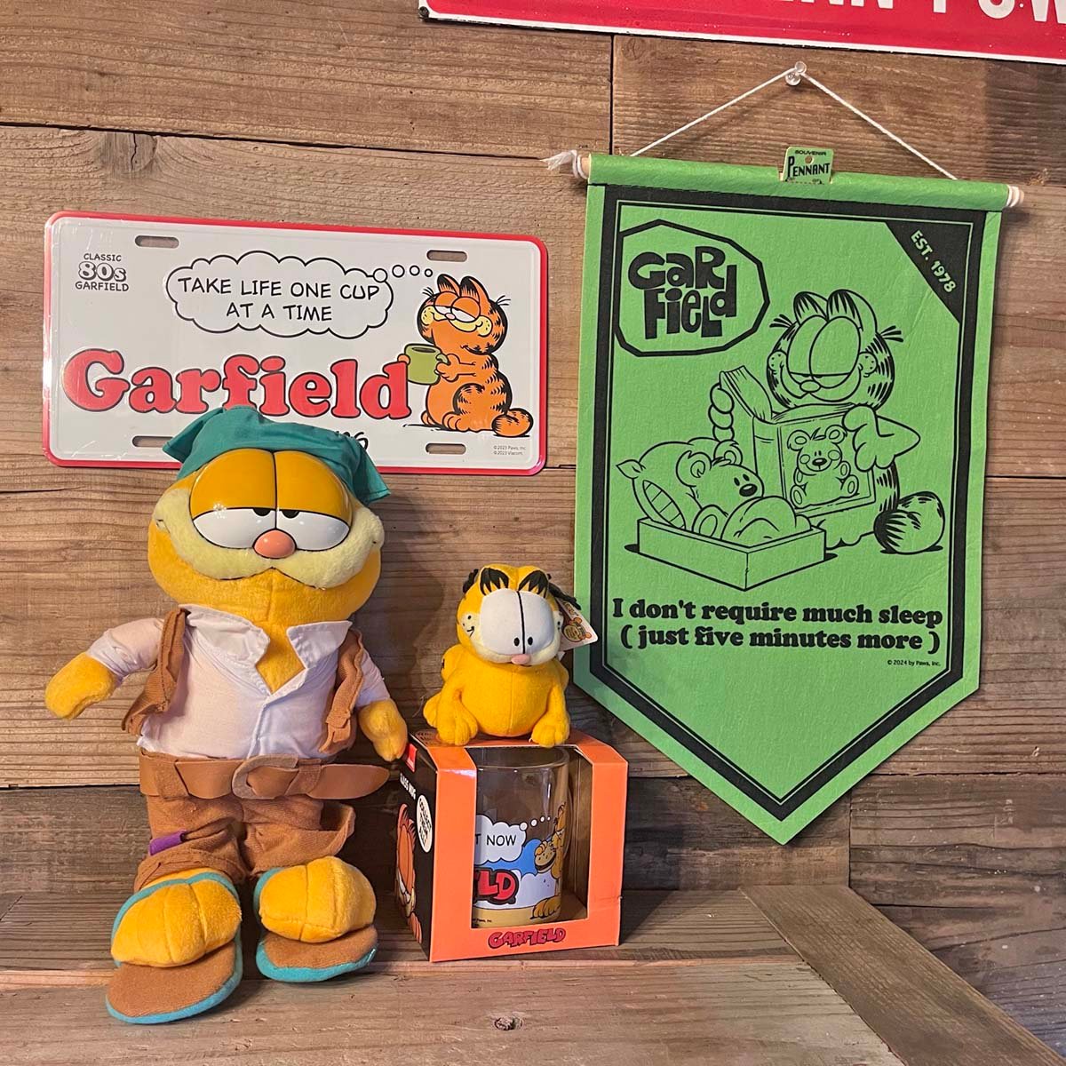 VINTAGE STYLE 】ホームベース型タペストリー BETTY & GARFIELD