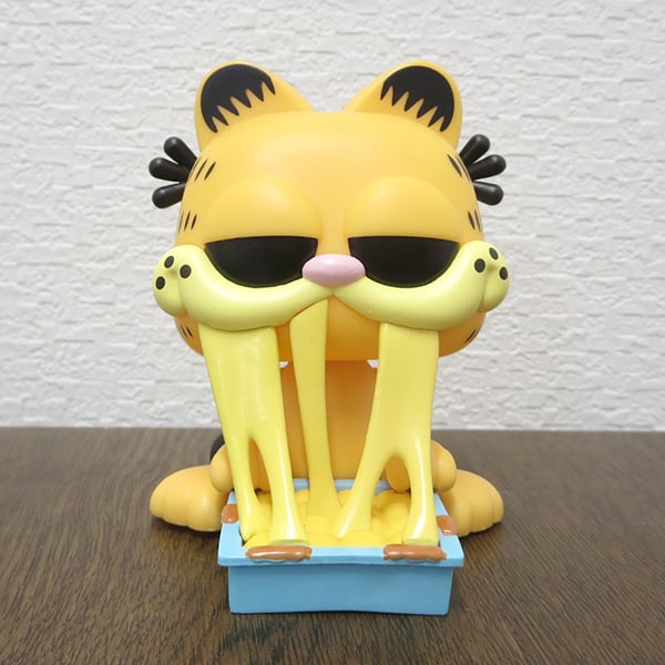 POP! COMICS VINYL FIGURE GARFIELD WITH LASAGNA【