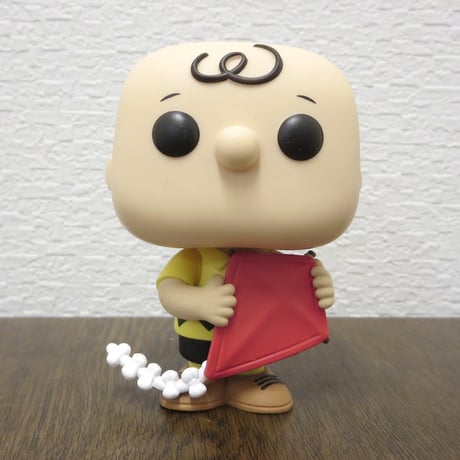 POP! TELEVISION VINYL FIGURE PEANUTS CHARLIE BROWN with KITE