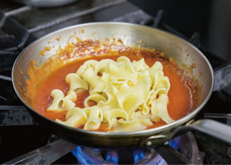 【RESTAURANT DOOR】贅沢ご褒美・生パスタ オマール海老とムール貝のペスカトーレロッソ マファルディーネ  2名様分 [冷凍]
