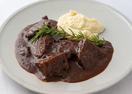 【RESTAURANT DOOR】牛頬肉の赤ワイン煮込み ~マッシュポテト付き| 簡単調理！レストランの本格的な味が楽しめる♪