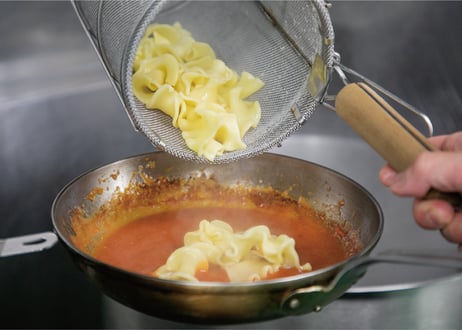 【RESTAURANT DOOR】贅沢ご褒美・生パスタ オマール海老とムール貝のペスカトーレロッソ マファルディーネ  2名様分 [冷凍]