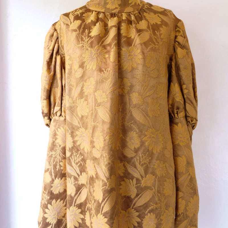 flower jacquard puffsleeves blouse | ERiKOKATORi
