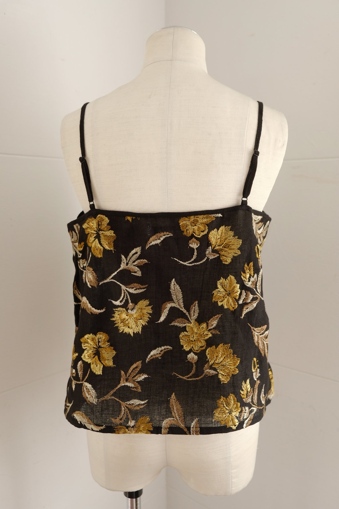 トップス ERIKO KATORI flower embroidery camisole fit=scale-down,w=1200