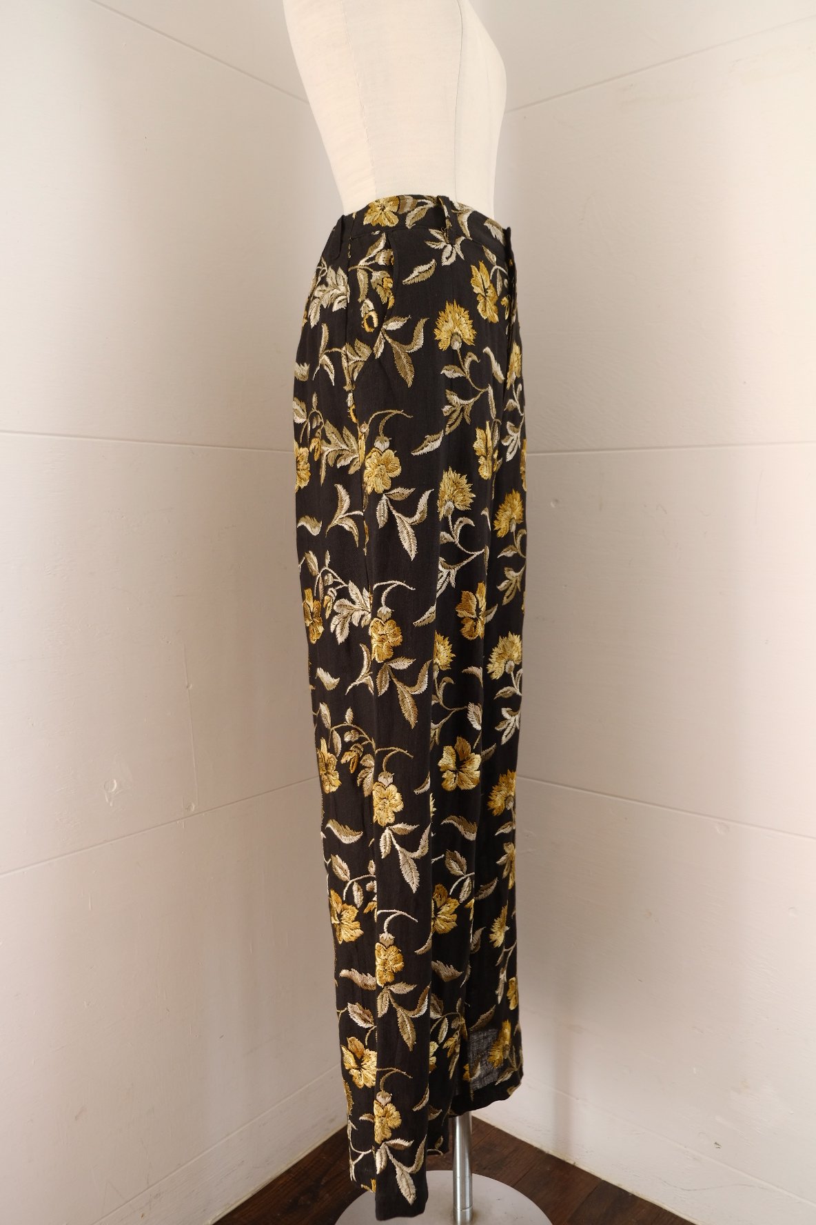 ERiKO KATORi flower embroidery pants
