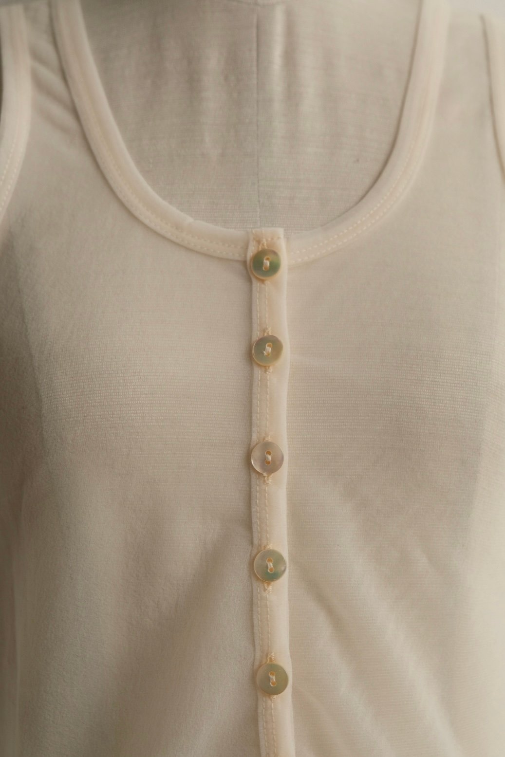sheer gater tank top | ERiKOKATORi