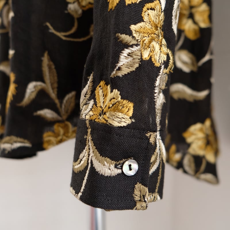 新品　ERiKOKATORi  Flower embroidery shirts ERIKOKATORI】 flower embroidery shirts / flower embroidery