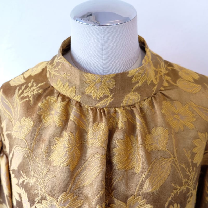 flower jacquard puffsleeves blouse | ERiKOKATORi