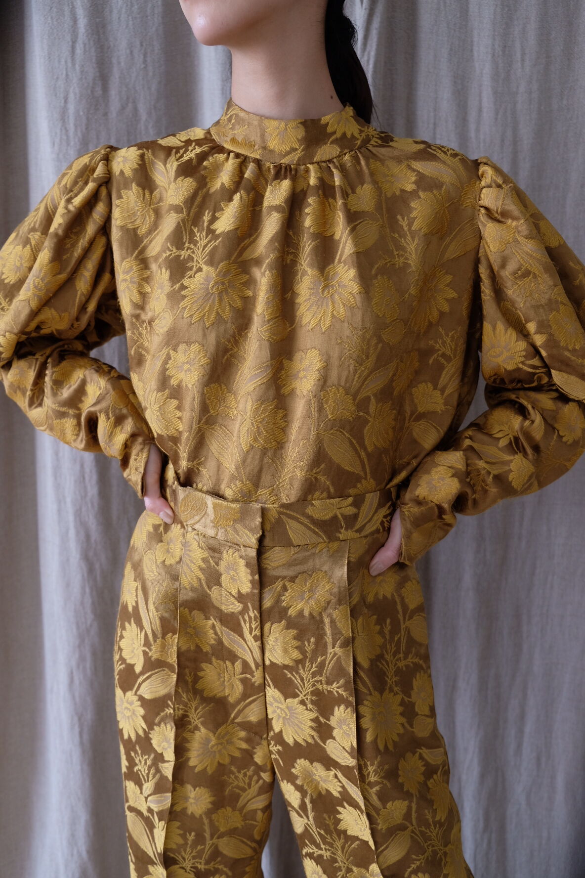 erikokatori　shell jacquard cropped ブラウス flower jacquard puffsleeves blouse | ERiKOKATORi