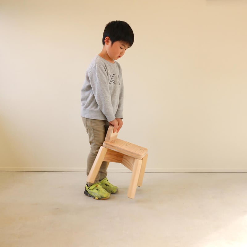 村上肥出夫 【座る人】 パステル ミニアチュール aisuのミニスツール（背もたれ付き） （お持ち帰り用） | aisu STORE