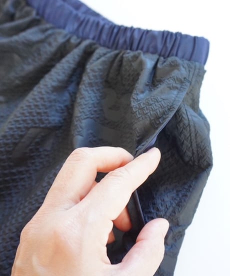 Emboss pants
