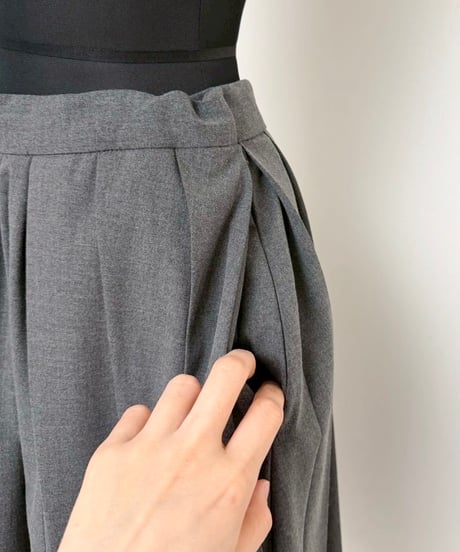 Randum hem pleats skirt