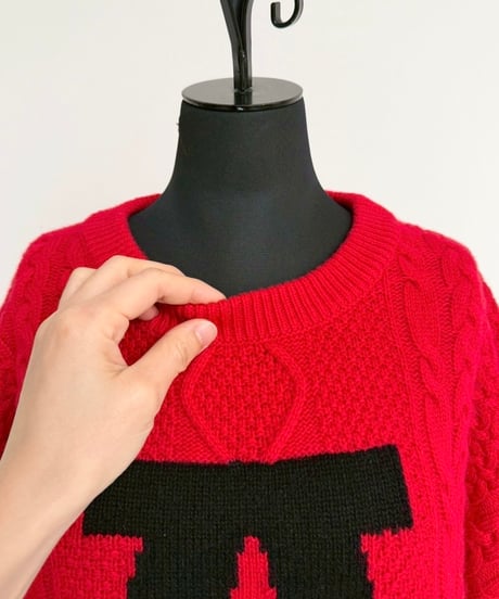 A(cademic) logo aran knit