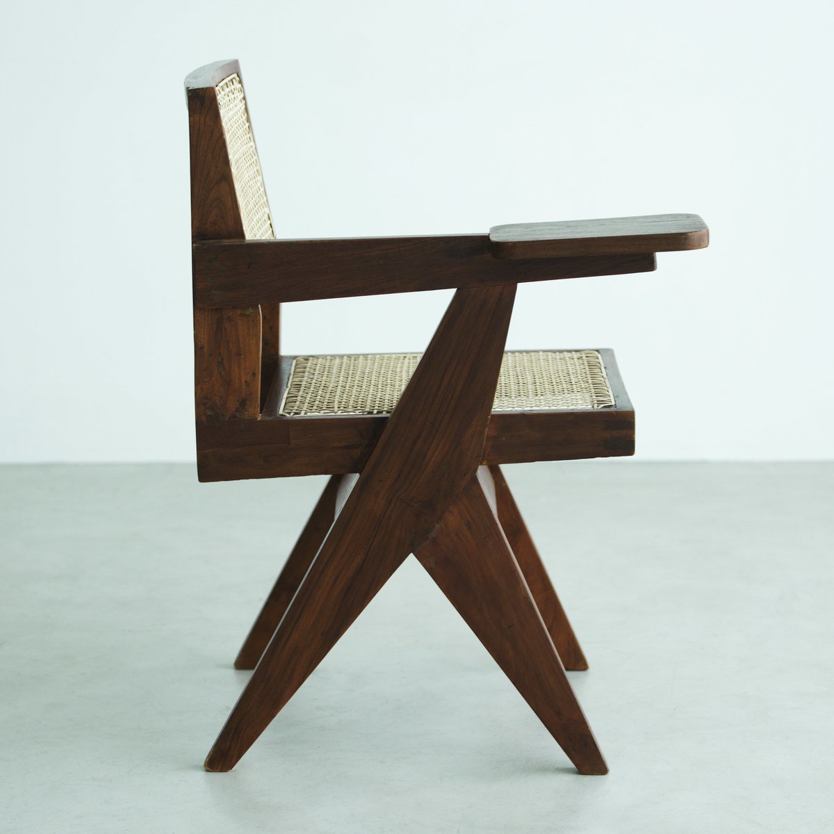 まもなく終了 新品 pierre jeanneret ピエール ジャンヌレ 本 PIERRE JEANNERET ピエール・ジャンヌレ WRITING CHAIR 1960