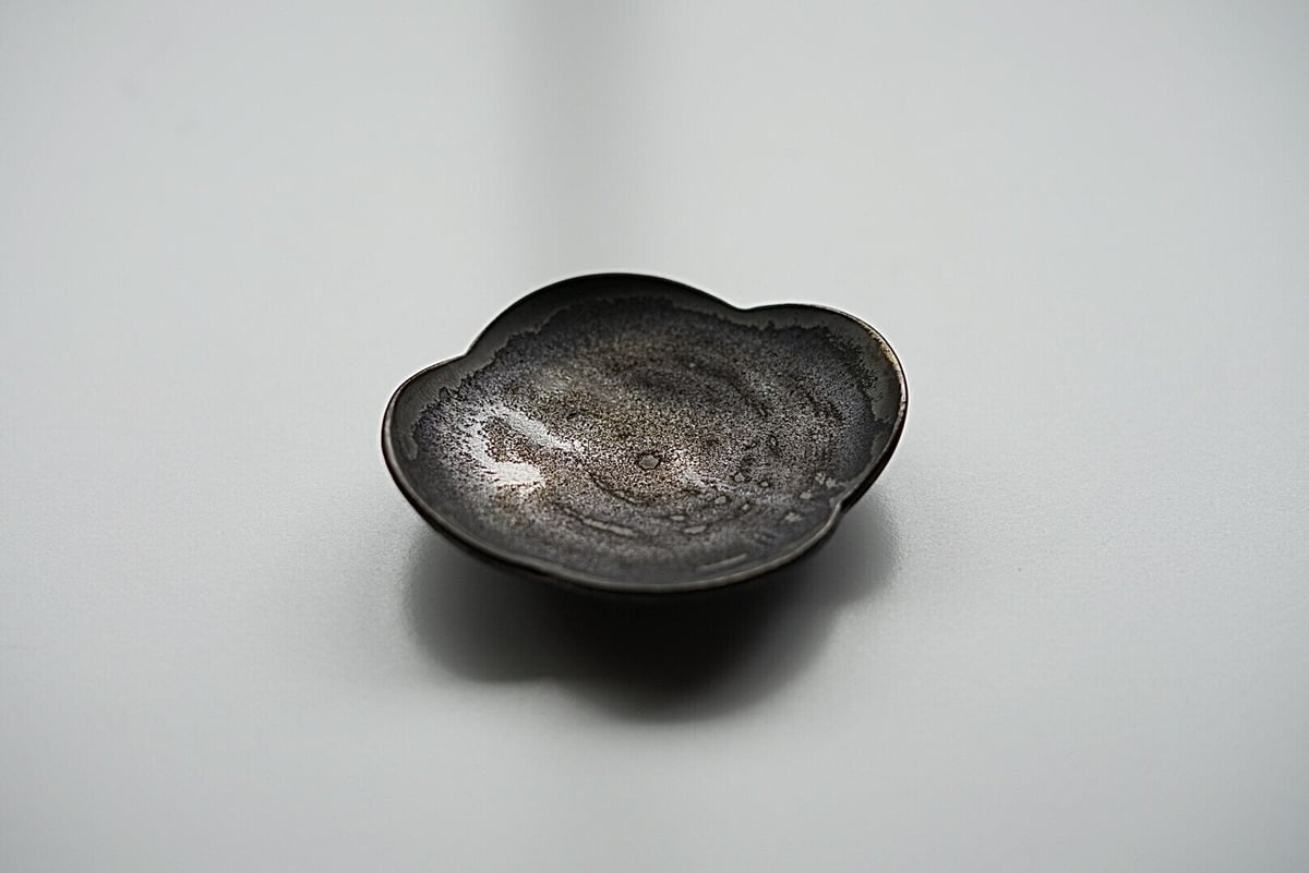 超限定リリース‼︎黒茶盌の佳品‼️井戸茶盌　在銘　楽　作者詳細不明1客 超限定リリース‼︎黒茶盌の佳品‼️井戸茶盌 在銘 楽