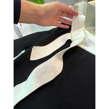 2025.10.2掲載　芸術の秋を楽しむ…オードリーリボンニット