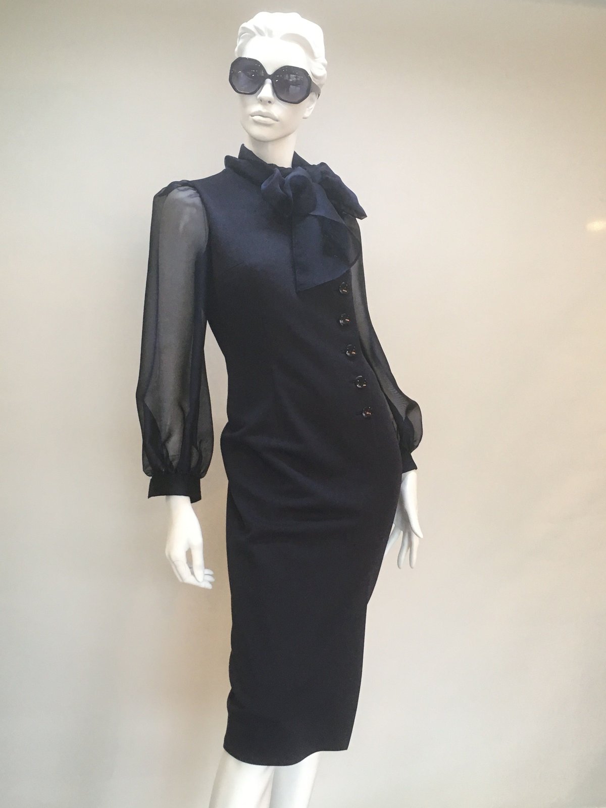 VELLAドラマSUITS 鈴木保奈美さん着用ワンピース38！ VELLAドラマSUITS 鈴木保奈美さん着用ワンピース38！