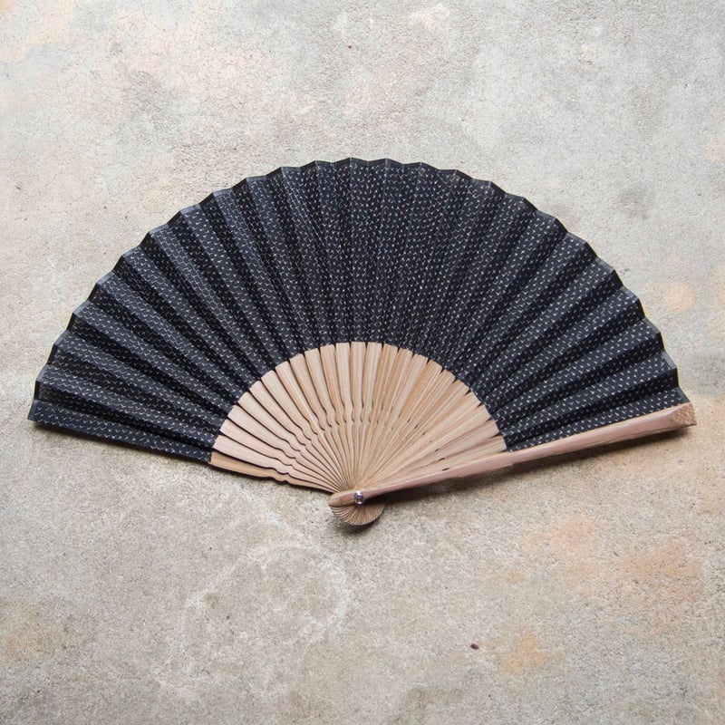 扇子 / 蚊絣 黒 | 能登上布 公式ONLINE STORE