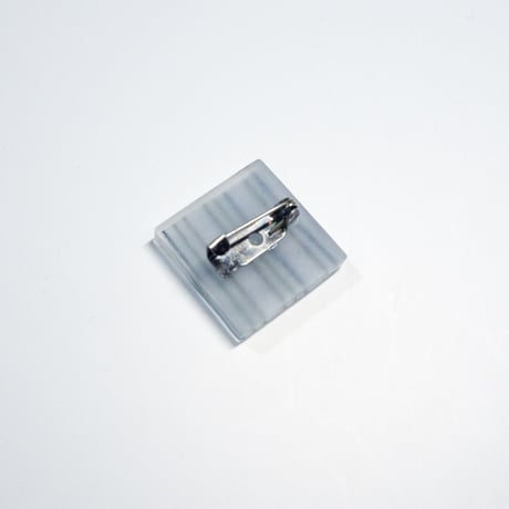 ブローチ　浮布〔clear cloth 〕 /  四角  縞　薄青