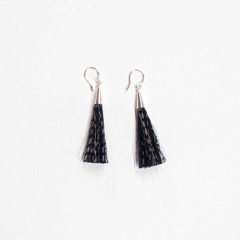 No.306 上品なタッセルピアス/イヤリング 強