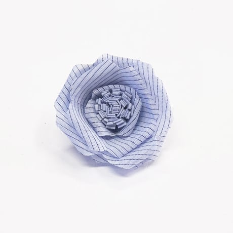 コサージュ・ヘアアクセサリー　椿 / 縞　薄青