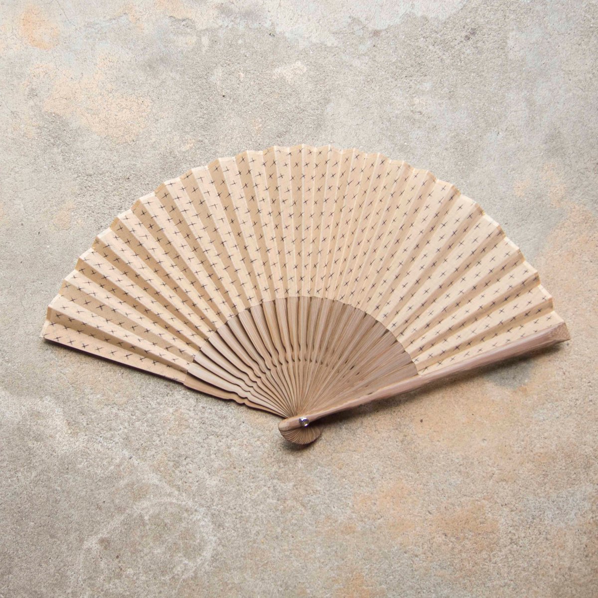 扇子 / 十字絣 サビ | 能登上布 公式ONLINE STORE