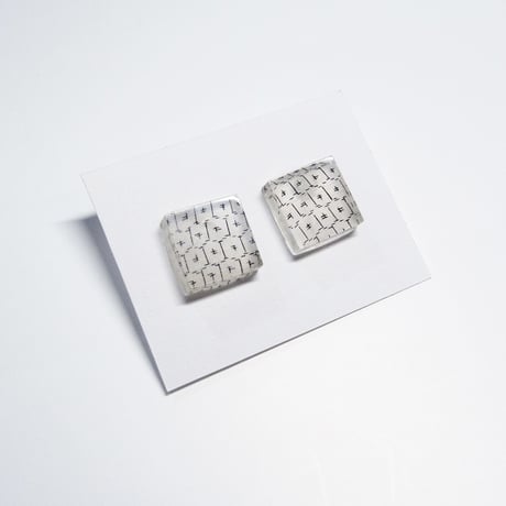 ピアス　浮布〔clear cloth 〕/  四角 亀甲　白