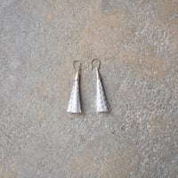 タッセルイヤリング・ピアス　絣房  /  シルバー　白