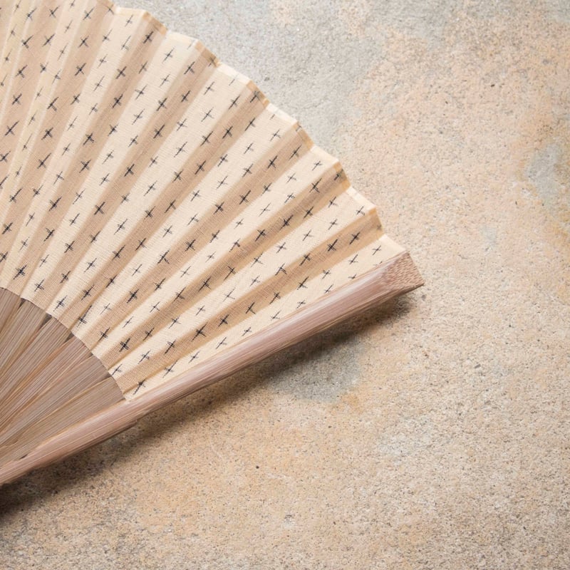 扇子 / 十字絣 サビ | 能登上布 公式ONLINE STORE 扇子 / 十字絣 サビ | 能登上布 公式ONLINE STORE