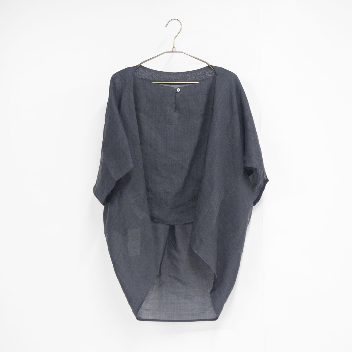 うさとの服  usaato 藍染め　貫頭衣プルオーバー新品同様 うさとの服 usaato 藍染め 貫頭衣プルオーバー新品同様