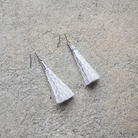 イヤリング/ピアス　絣房 白