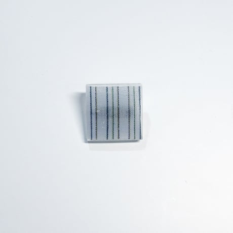ブローチ　浮布〔clear cloth 〕 /  四角  縞　薄青