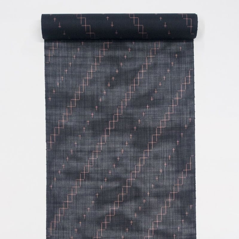新品未使用★能登上布★本麻上布★反物 廃盤 ］能登上布 着物反物 / 斜め縄十字絣 黒 | 能登上布 公式ONLINE STORE