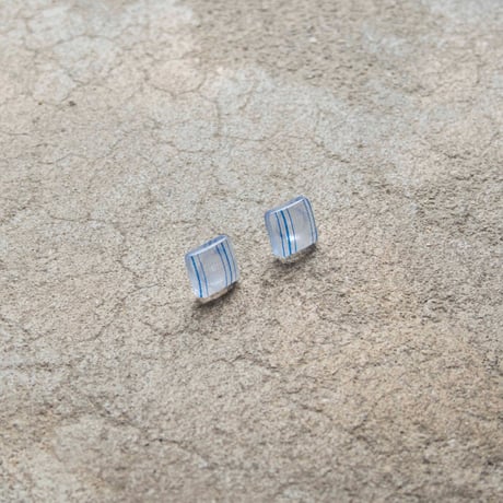 ピアス　浮布〔clear cloth 〕/  丸四角 縞　淡青