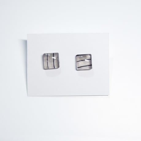 ピアス　浮布〔clear cloth 〕/  丸四角 縞　薄灰