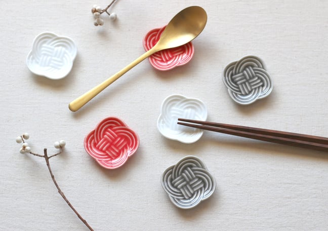 ❣️本日気まぐれセール【新品】陶器製飾り皿  壁掛け 立体的  レース細工  陶器 飾り皿・絵皿 | ARITAYAKI STORE