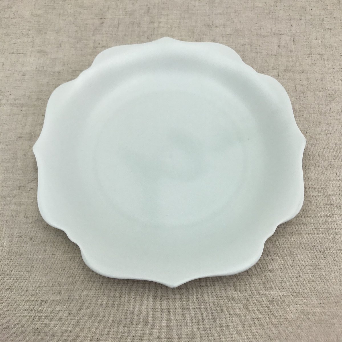 meimei-ware 16.5取皿 稜花（青白マット） M44002 | 小田陶器