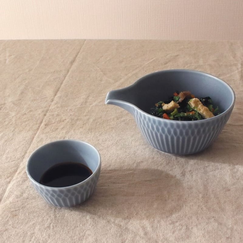 小さな　胴紐　白磁　猪口　酒器 小さな 胴紐 白磁 猪口 酒器 - メルカリ