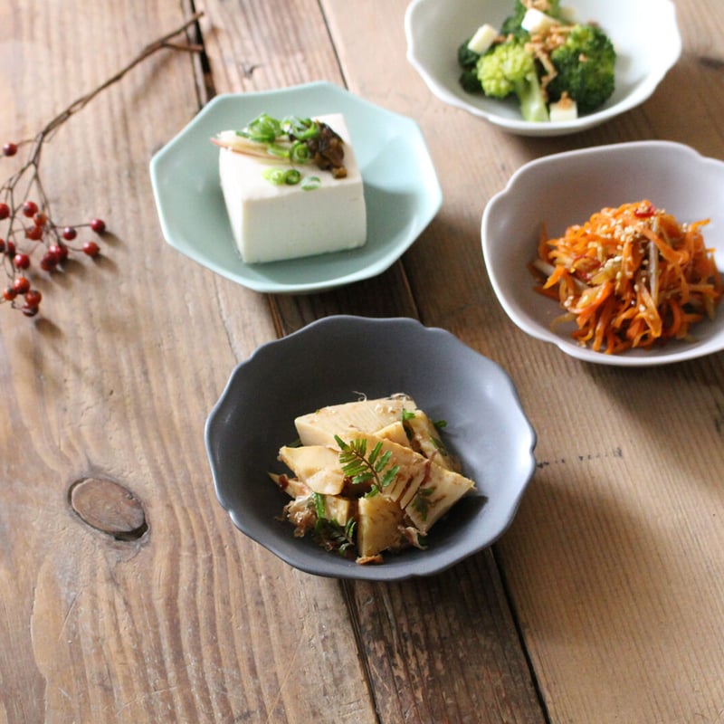 meimei-ware 12小鉢 輪花(黒錆マット)M45303 | 小田陶器オンラインストア meimei-ware 12小鉢 輪花(黒錆マット)M45303 | 小田陶器オンラインストア