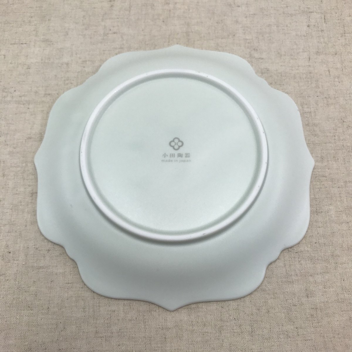 meimei-ware 16.5取皿 稜花（青白マット） 裏印あり M44002 | 小田陶器