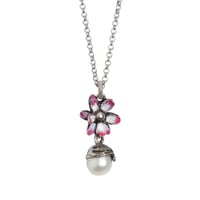 フクシアの花と天然真珠の花で構成されるペンダントが付いている磨かれた銀のネックレス (BGR037F)