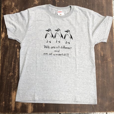 【ヒネモスノタリ】　ペンギン　Tシャツ　灰色