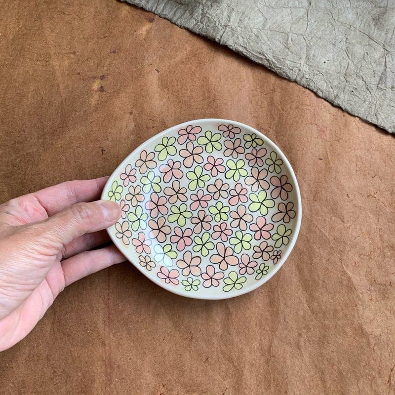 花柄 赤い漆器 脚付き皿 花柄 赤い漆器 脚付き皿 花柄 赤い漆器 脚付き皿 （足付き