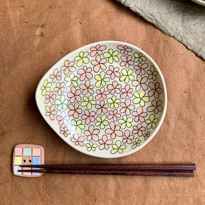 ARABIA 赤い花デザイン(イソクッカ)皿 2枚セット ARABIA 赤い花デザイン(イソクッカ)皿 2枚セット - メルカリ