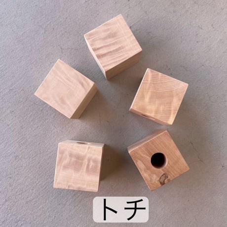 木の一輪挿し