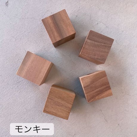 木の一輪挿し